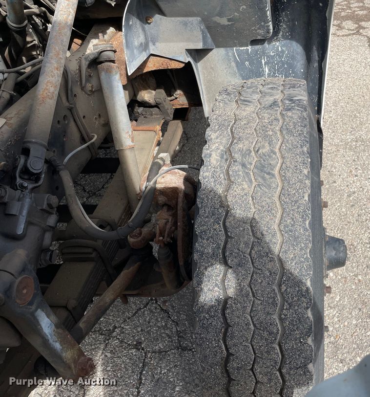 image for item OG9813 2000 International 4700 bucket truck