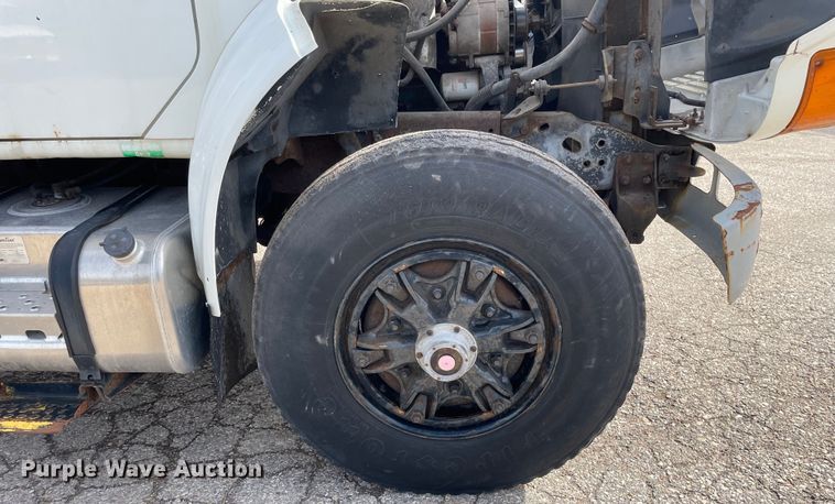 image for item OG9813 2000 International 4700 bucket truck