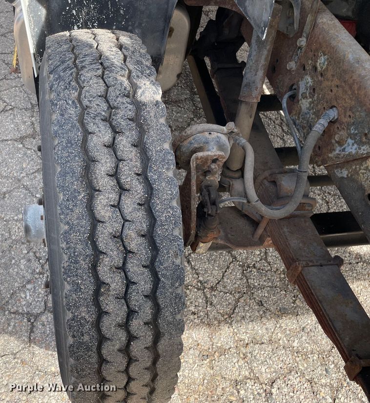 image for item OG9813 2000 International 4700 bucket truck