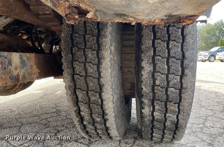 image for item OG9813 2000 International 4700 bucket truck