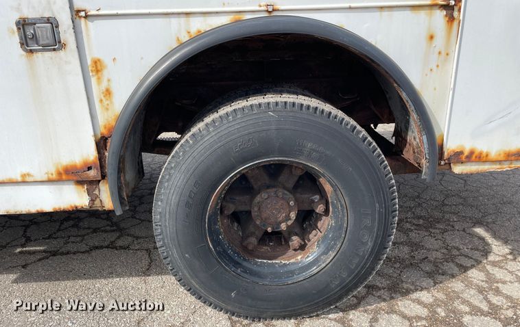 image for item OG9813 2000 International 4700 bucket truck