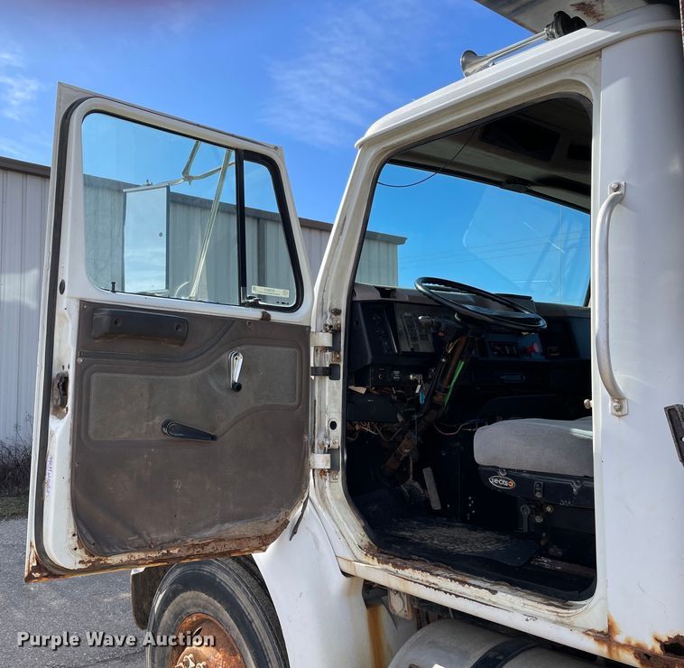 image for item OG9815 1996 International 8100 dump truck