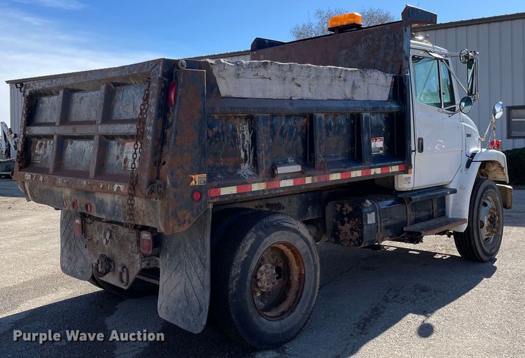 image for item OG9816 2003 Freightliner FL70 dump truck