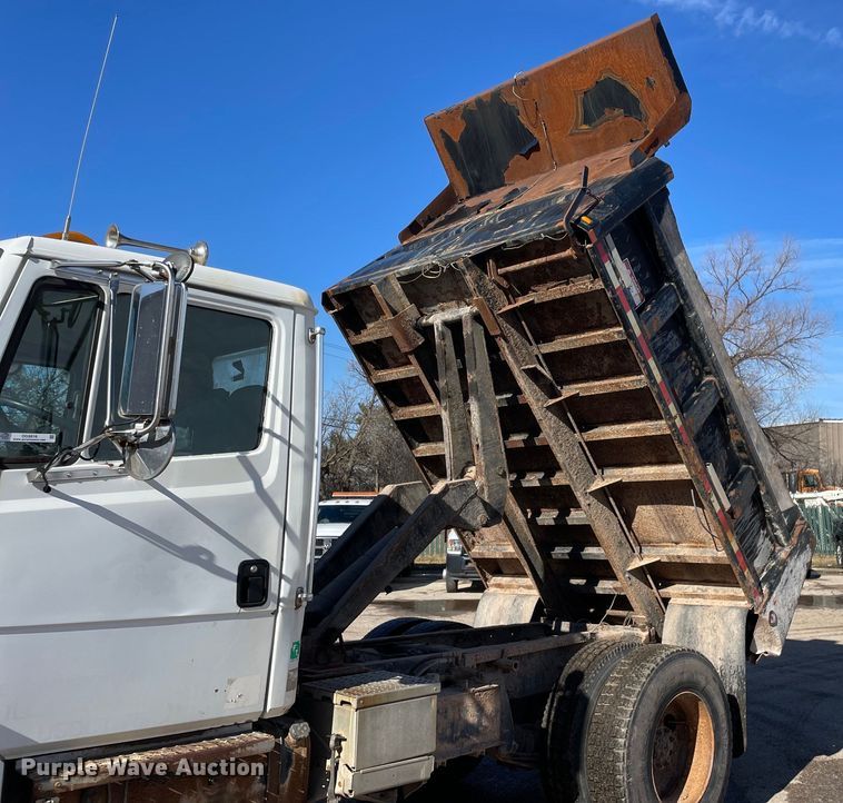 image for item OG9816 2003 Freightliner FL70 dump truck