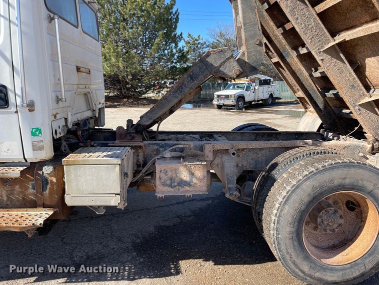 image for item OG9816 2003 Freightliner FL70 dump truck