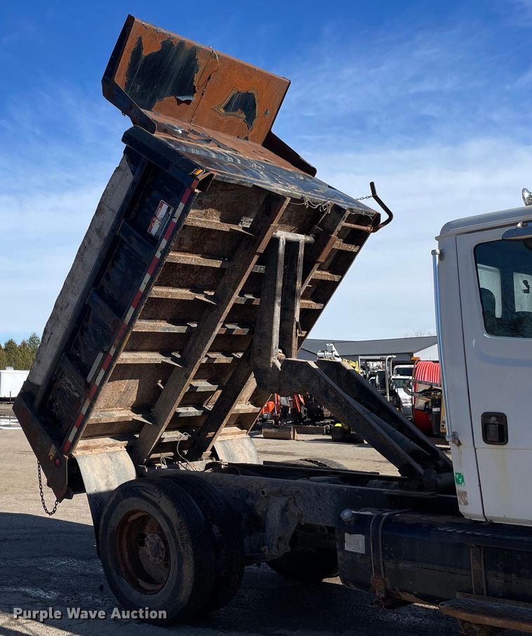 image for item OG9816 2003 Freightliner FL70 dump truck