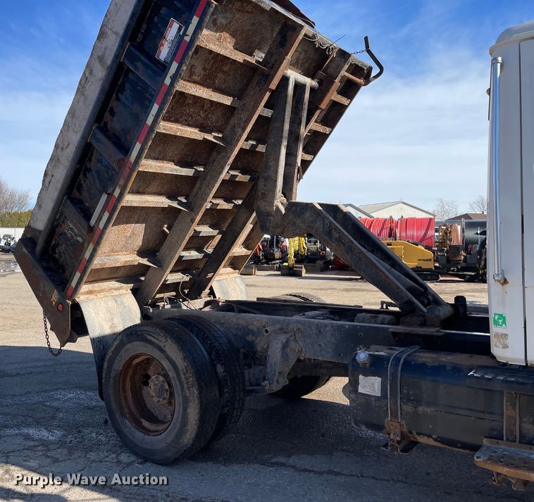 image for item OG9816 2003 Freightliner FL70 dump truck