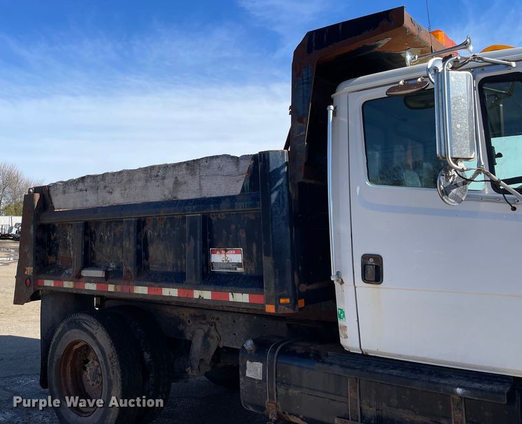 image for item OG9816 2003 Freightliner FL70 dump truck