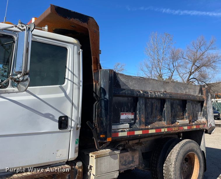 image for item OG9816 2003 Freightliner FL70 dump truck