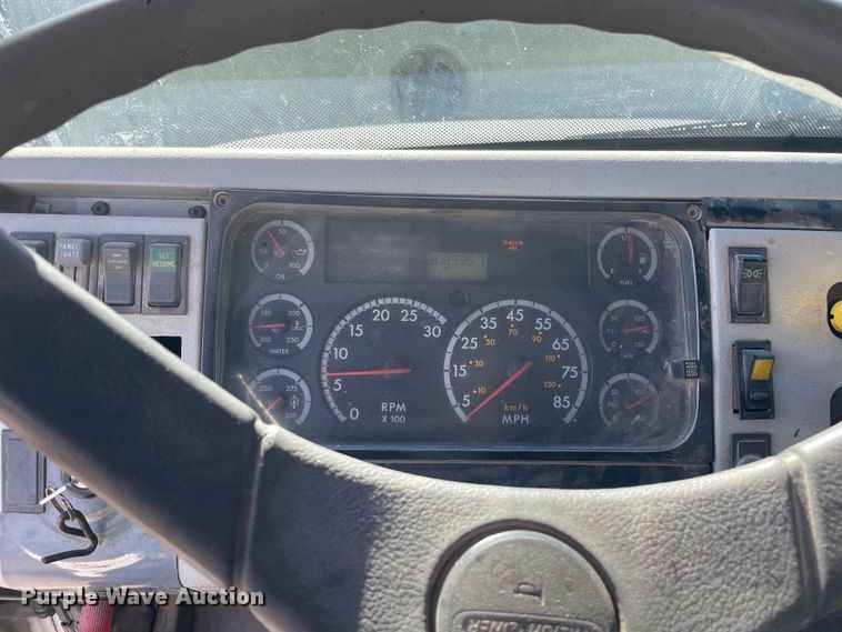 image for item OG9816 2003 Freightliner FL70 dump truck