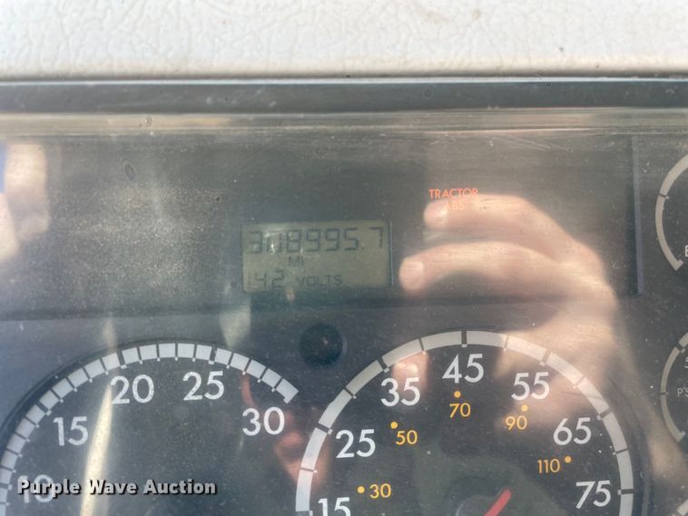 image for item OG9816 2003 Freightliner FL70 dump truck