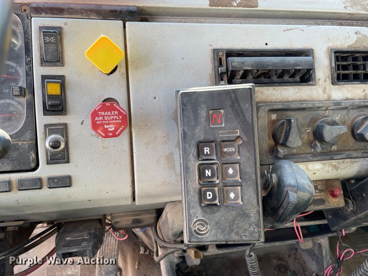 image for item OG9816 2003 Freightliner FL70 dump truck