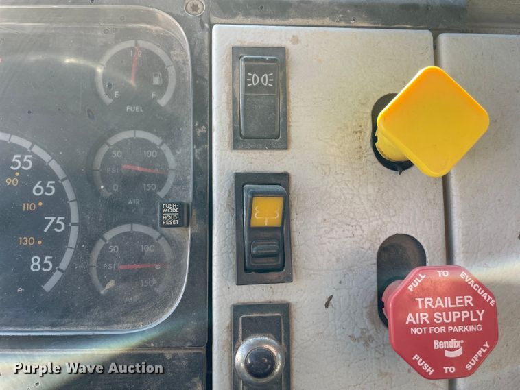 image for item OG9816 2003 Freightliner FL70 dump truck