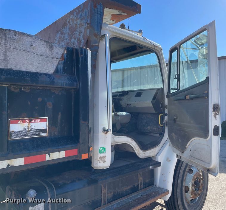 image for item OG9816 2003 Freightliner FL70 dump truck