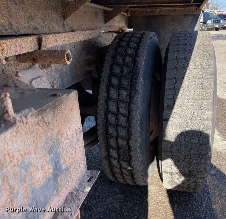 image for item OG9816 2003 Freightliner FL70 dump truck