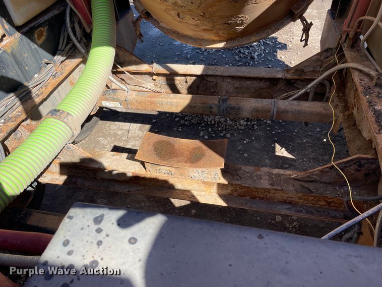 image for item OG9836 2011 Vermeer  LP555DT vacuum excavator