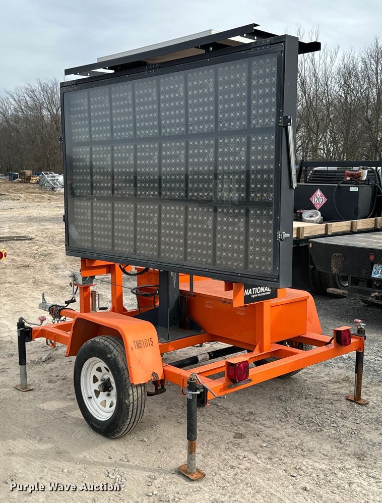 image for item OJ9604 2017 National Signal Sunray message board trailer