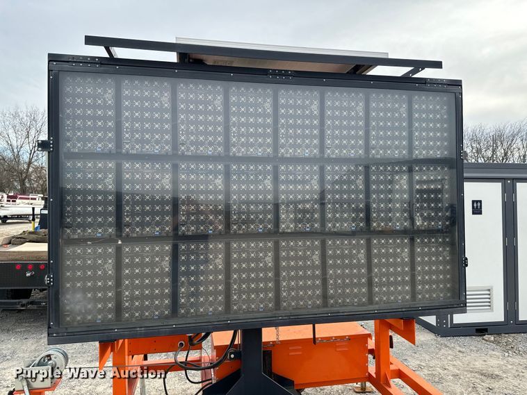 image for item OJ9604 2017 National Signal Sunray message board trailer