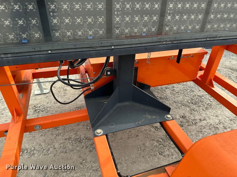 image for item OJ9604 2017 National Signal Sunray message board trailer