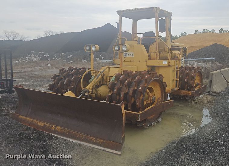 image for item OK9813 1978 Caterpillar  815 soil compactor