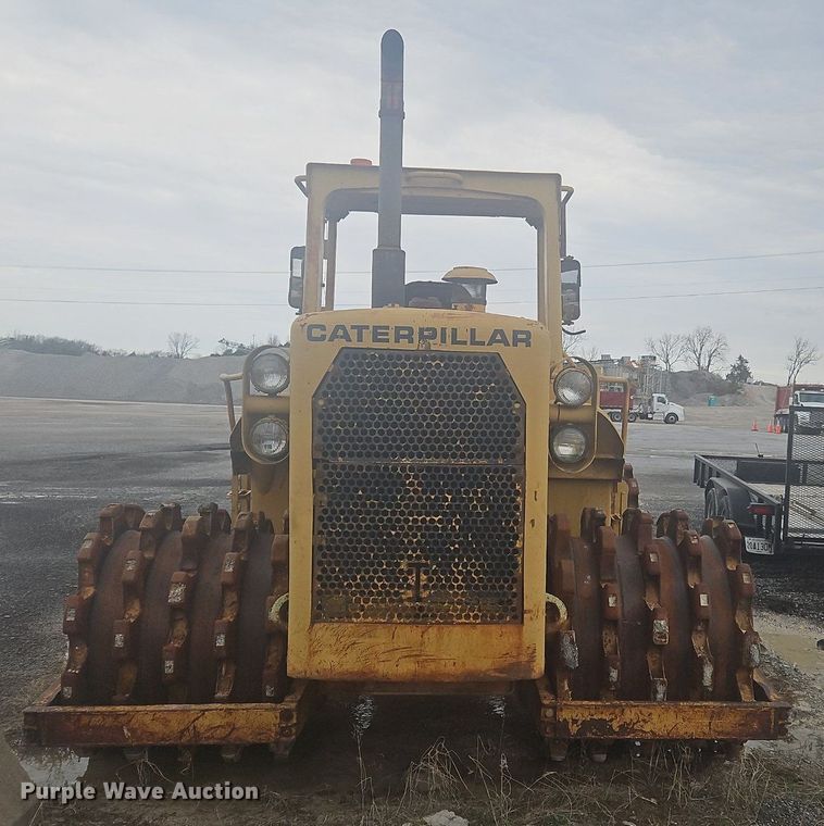 image for item OK9813 1978 Caterpillar  815 soil compactor