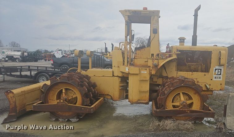 image for item OK9813 1978 Caterpillar  815 soil compactor