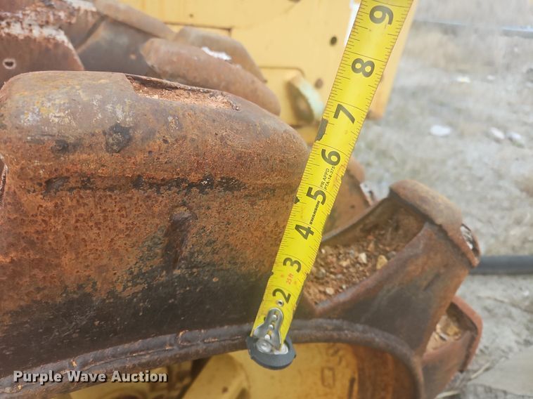 image for item OK9813 1978 Caterpillar  815 soil compactor