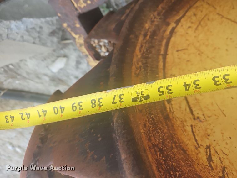 image for item OK9813 1978 Caterpillar  815 soil compactor