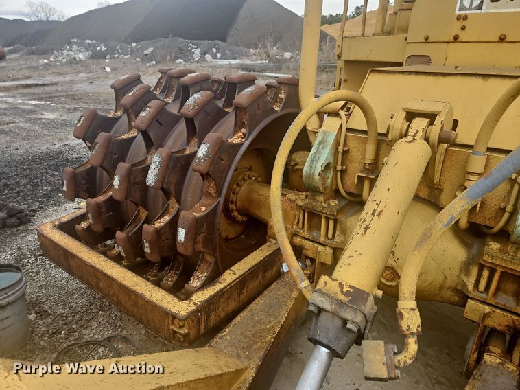 image for item OK9813 1978 Caterpillar  815 soil compactor