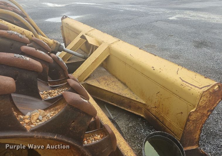 image for item OK9813 1978 Caterpillar  815 soil compactor