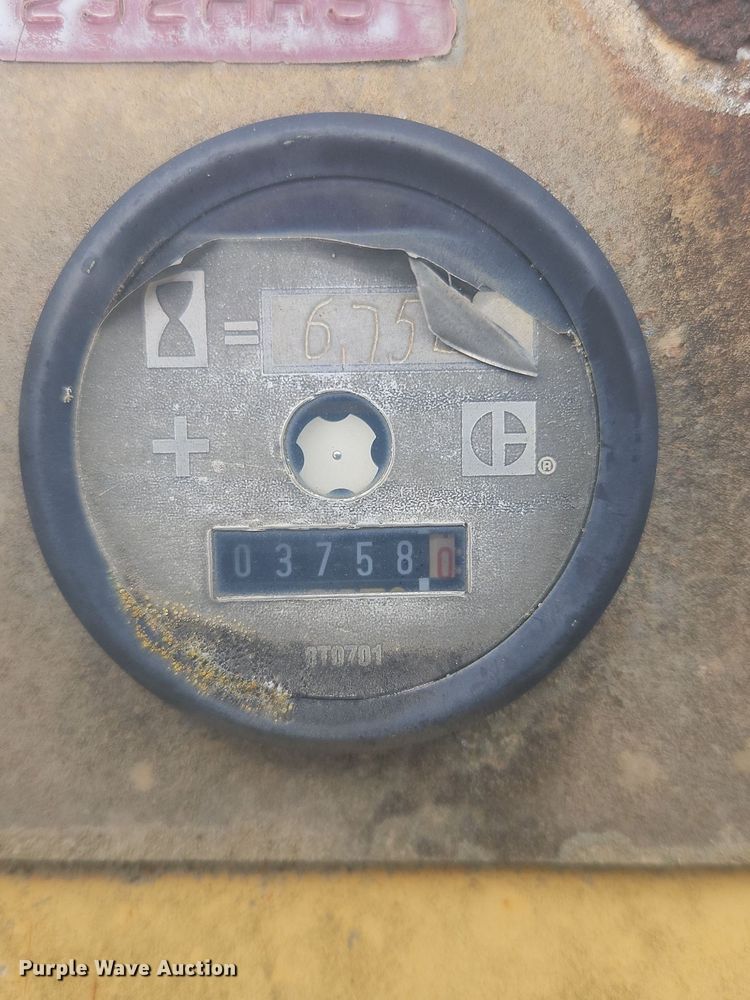 image for item OK9813 1978 Caterpillar  815 soil compactor