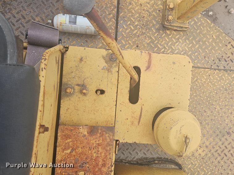 image for item OK9813 1978 Caterpillar  815 soil compactor