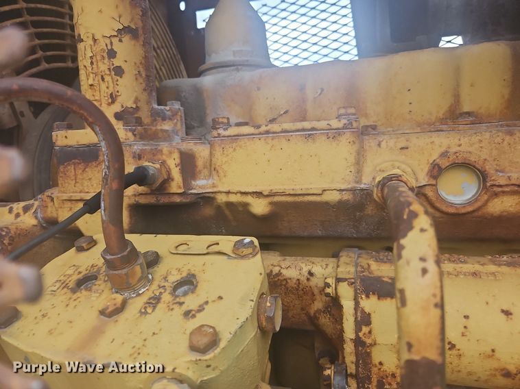 image for item OK9813 1978 Caterpillar  815 soil compactor