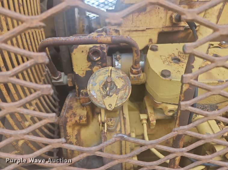 image for item OK9813 1978 Caterpillar  815 soil compactor