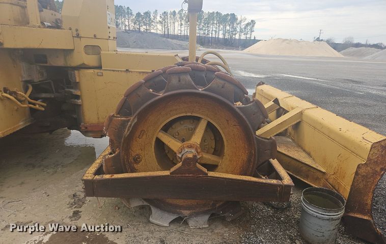 image for item OK9813 1978 Caterpillar  815 soil compactor