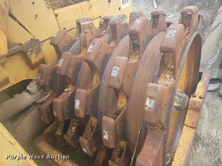 image for item OK9813 1978 Caterpillar  815 soil compactor