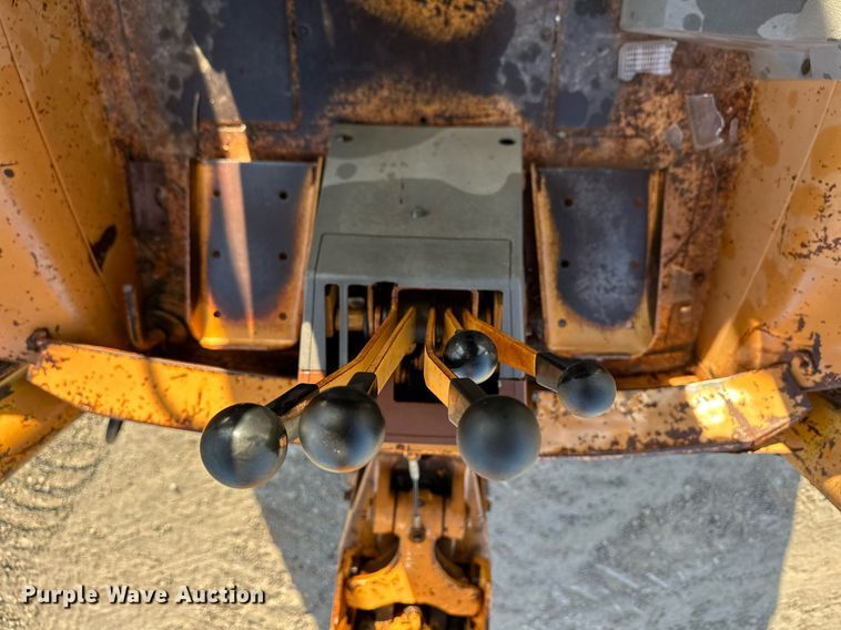 image for item OM9831 1989 Case 580K backhoe