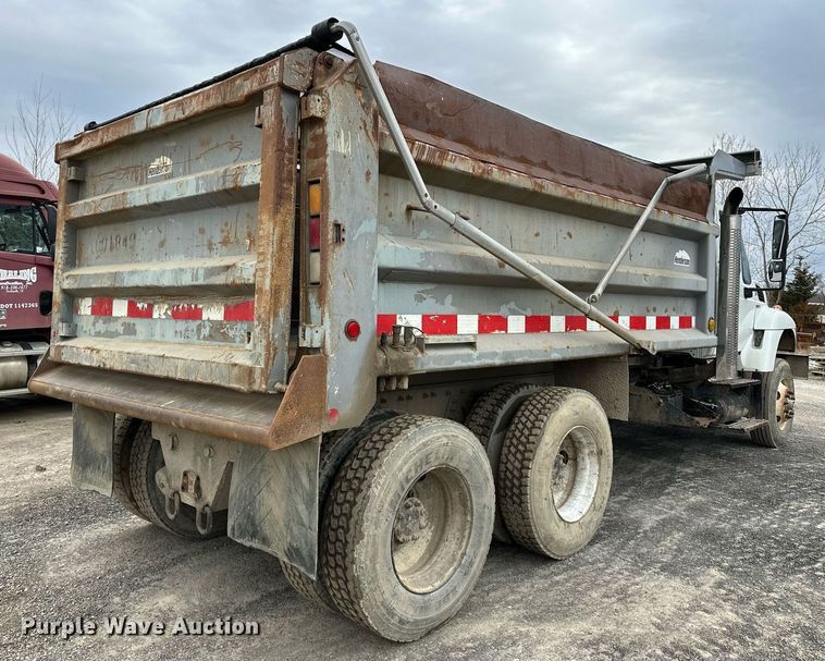 image for item OM9846 2009 International  7500 dump truck