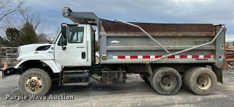image for item OM9846 2009 International  7500 dump truck