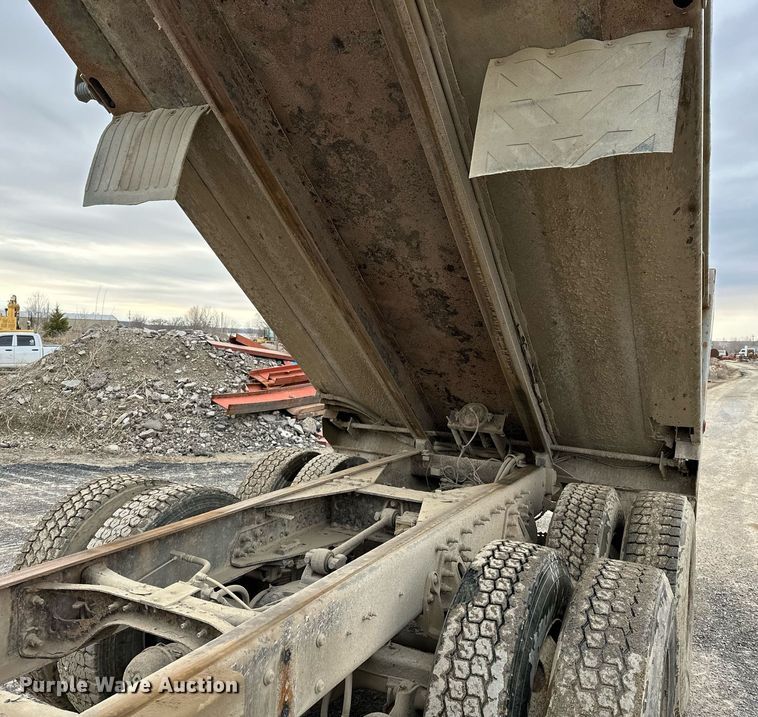 image for item OM9846 2009 International  7500 dump truck