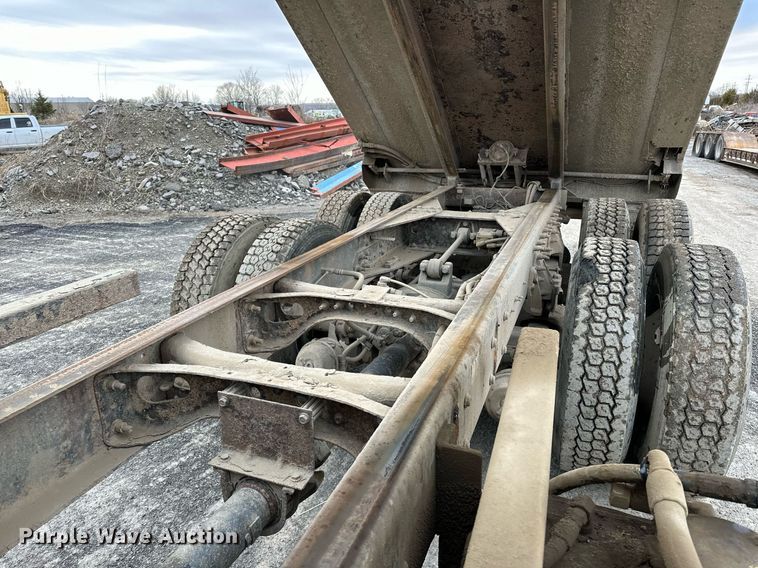 image for item OM9846 2009 International  7500 dump truck