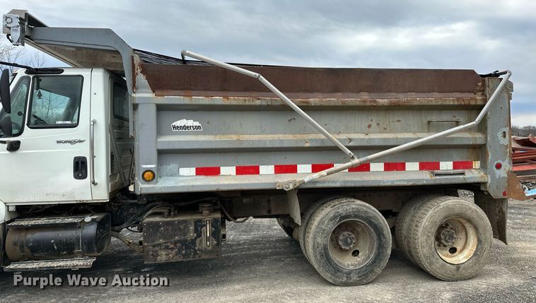 image for item OM9846 2009 International  7500 dump truck