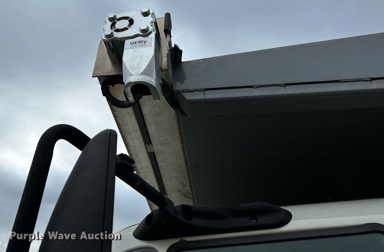 image for item OM9846 2009 International  7500 dump truck