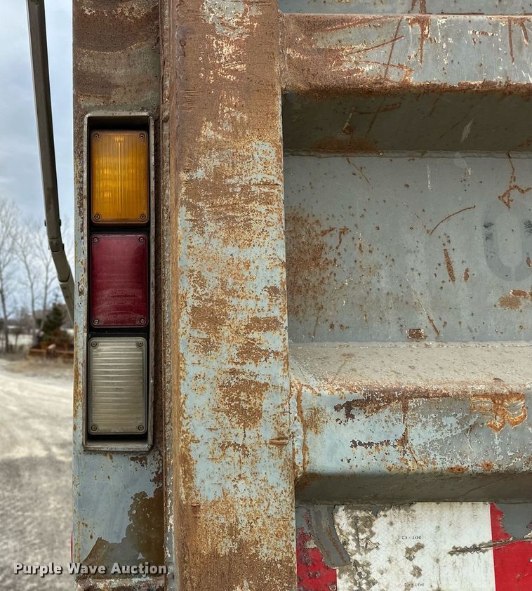 image for item OM9846 2009 International  7500 dump truck