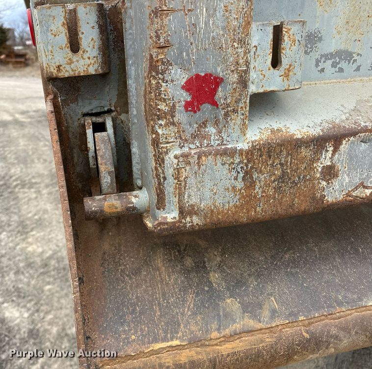 image for item OM9846 2009 International  7500 dump truck