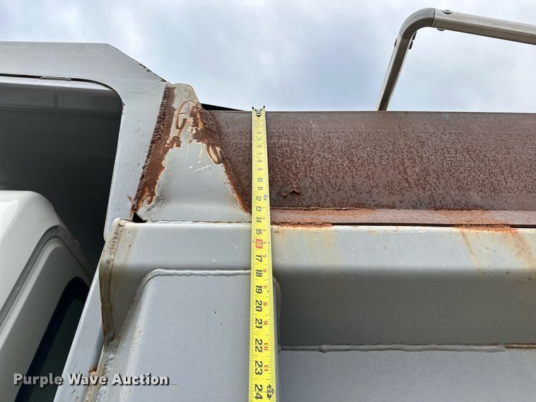 image for item OM9846 2009 International  7500 dump truck