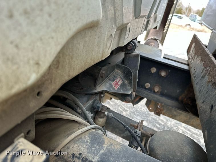 image for item OM9846 2009 International  7500 dump truck