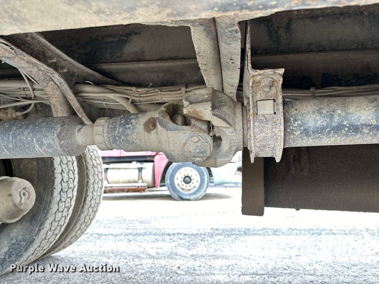 image for item OM9846 2009 International  7500 dump truck