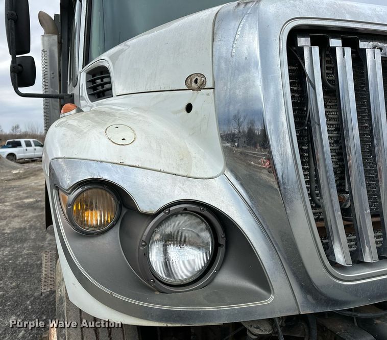 image for item OM9846 2009 International  7500 dump truck