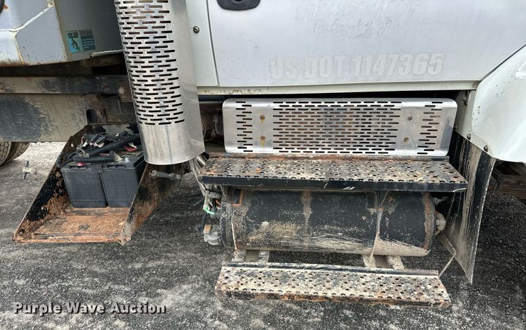 image for item OM9846 2009 International  7500 dump truck